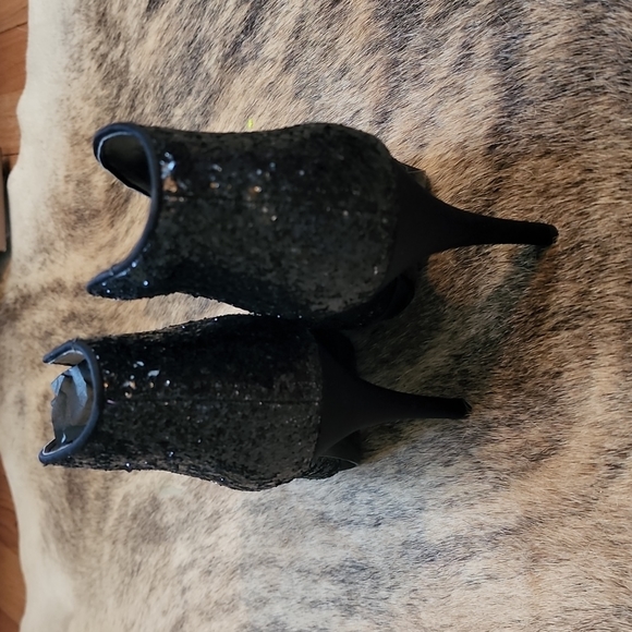 Nina Glitter Booties🖤 - Picture 3 of 9